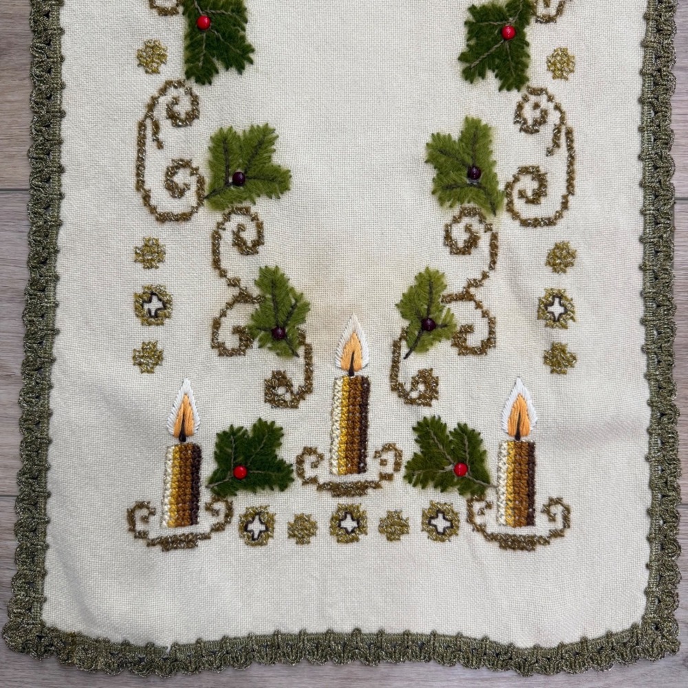 Vintage Kitsch Handmade Embroidered Christmas Candle Holly Table Runner 40x15